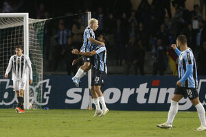 Versus / Sin Villasanti, Grêmio golea a The Strongest y revive en la Libertadores