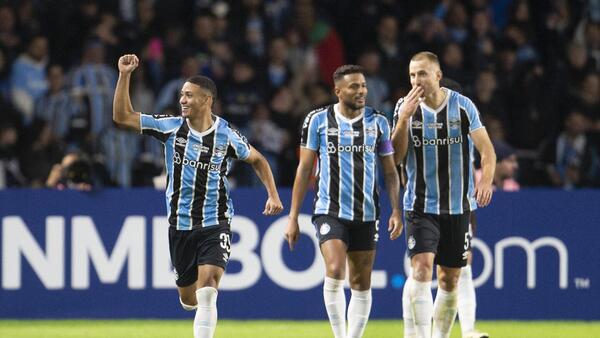Gremio renace luego de las inundaciones, golea al líder y sueña con los octavos