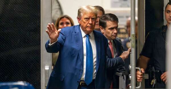 La Nación / Ya delibera el jurado que decidirá la suerte de Donald Trump