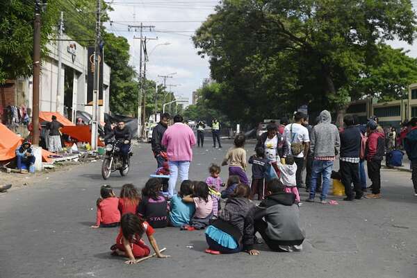 Indi: indígenas volvieron a cerrar avenida Artigas en reclamo de un puente en Caaguazú - Nacionales - ABC Color