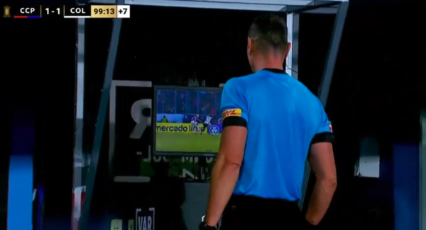Versus / Una increíble confusión: ¡La gente de Cerro festejó la revisión VAR para la expulsión de Alan!