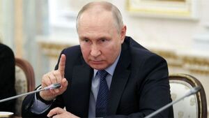 Vladimir Putin advierte: «La OTAN debe entender con qué juega»