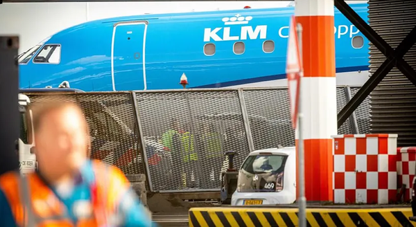 Una persona muere tras ser succionada por el motor de avión en el aeropuerto - Noticiero Paraguay