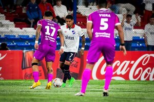 Versus / Ante la atenta mirada de Olimpia y Cerro: Libertad enfrenta a Nacional de Montevideo