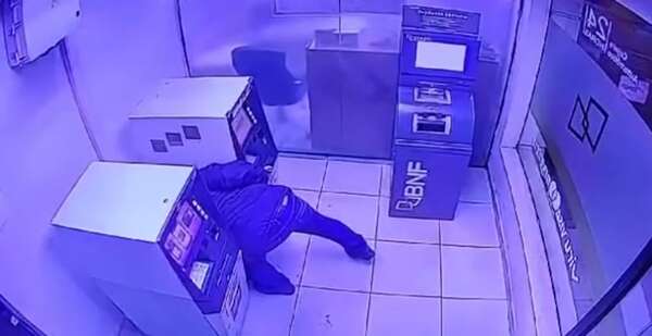 “Jackpotting”: buscan a extranjeros que serían cómplices de intento de “hackeo” a cajero automático - Policiales - ABC Color