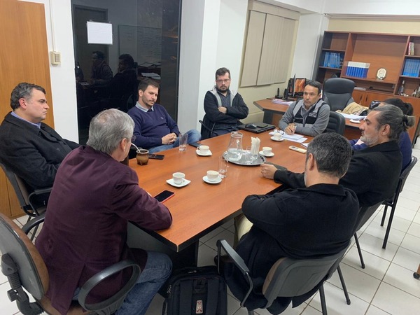 Prosiguen las conversaciones para desactivar el paro de buses - ADN Digital