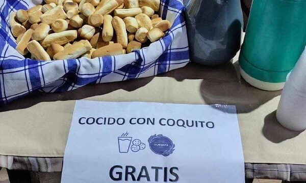 Regalan cocido caliente con coquito ante bajas temperaturas en Coronel Oviedo – Prensa 5