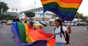 Diario HOY | Comunidad LGTB enfrenta “alarmante aumento” de restricciones a la libertad de expresión
