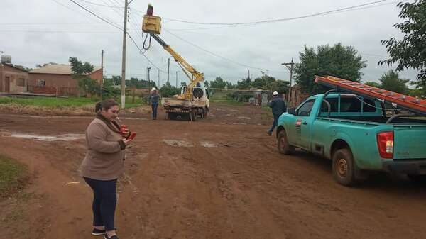 Tras protesta de vecinos, reparan alumbrados públicos en Hernandarias - ABC en el Este - ABC Color