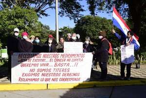 IPS: pacientes oncológicos lloran por medicinas; denuncian maltratos y gastos millonarios - Nacionales - ABC Color