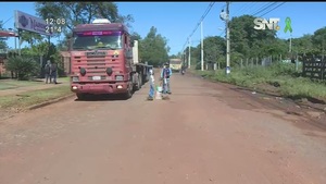 Bacheo casero por ausencia de autoridades - SNT