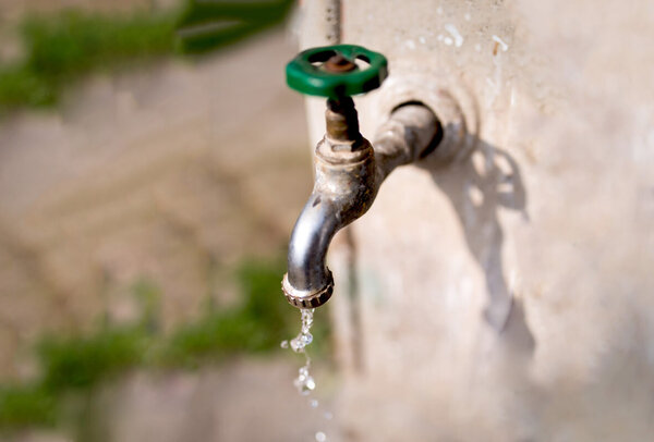 Repartirán notificaciones de cortes del suministro de agua a morosos en Romero Cue - Radio Imperio 106.7 FM