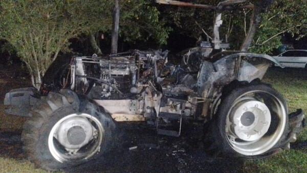 Desconocidos queman un tractor agrícola del MAG en San Pedro
