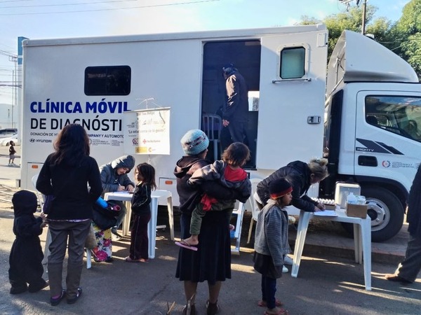 Indígenas apostados frente al INDI recibieron asistencia integral en salud - .::Agencia IP::.
