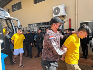Trasladan a primeros 40 reclusos a la nueva cárcel de Minga Guazú · Radio Monumental 1080 AM