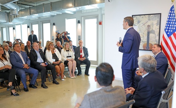 Business leaders discuss strengthening bilateral trade between Paraguay and the US during a meeting with President Peña - .::Agencia IP::.