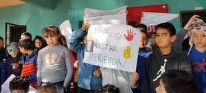 Alto Paraná: alumnos y docentes se movilizan para urgir adquisición de la merienda escolar  - ABC en el Este - ABC Color