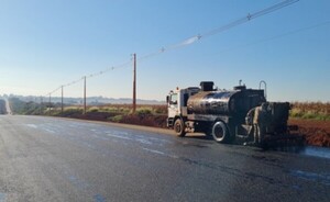 Sostenido avance en la construcción del asfalto en Puerto Indio