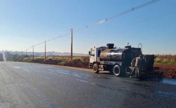 Sostenido avance en la construcción del asfalto en Puerto Indio