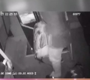 Solitario sujeto asalta a joven en un colectivo en Asunción - Paraguay.com