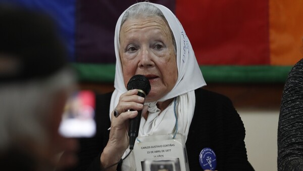 Murió Nora Cortiñas, emblema de Madres de Plaza de Mayo en Argentina, a los 94 años