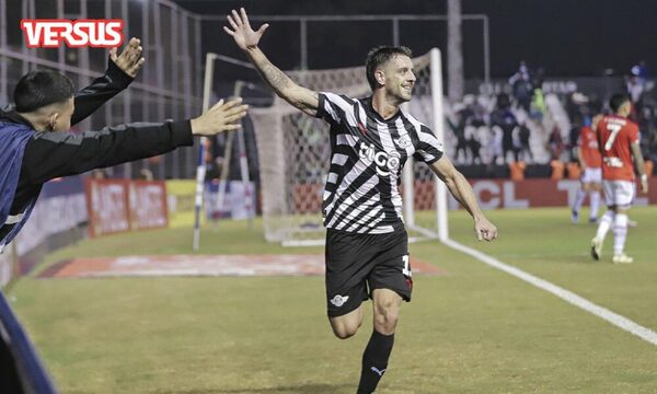 Libertad remonta ante Nacional y mantiene ilusionado a Olimpia