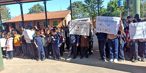 Alumnos y docentes reclaman por la provisión de merienda escolar - La Clave
