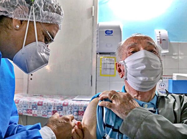Desde hoy están disponibles las Vacunas Neumo 23 en centros de salud del país