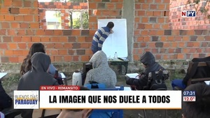 Alumnos dan clases bajo un árbol en Remansito - Noticias Paraguay