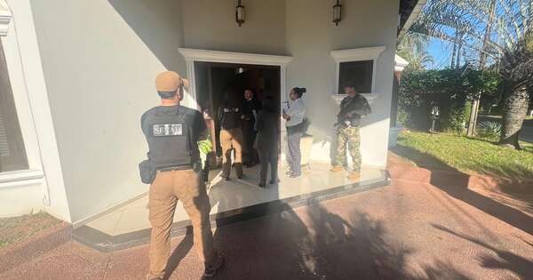 La Nación / Allanan vivienda de exabogada de Pavão