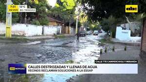 Barrio Trinidad: vecinos reclaman calles destrozadas y llenas de agua  - ABC Noticias - ABC Color