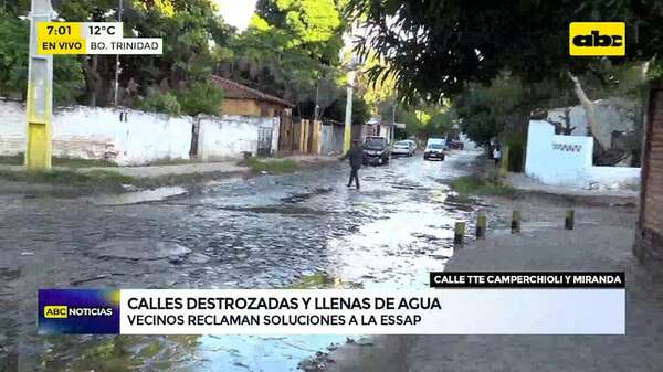 Barrio Trinidad: vecinos reclaman calles destrozadas y llenas de agua - ABC Noticias - ABC Color