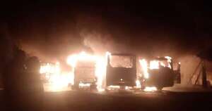 Diario HOY | Incendio consume parada de buses de turismo en Hernandarias