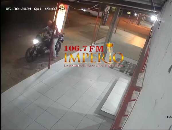 Carnicero estacionó su moto con la llave puesta y se la hurtaron