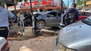 Accidente de tránsito en Luque: conductor abandonó a niños dentro del vehículo - Nacionales - ABC Color