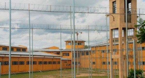 Familiares de presos de Emboscada exigen más tiempo de visita y convivencia conyugal - Noticiero Paraguay