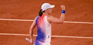 Versus / Iga Swiatek celebra su cumpleaños con boleto a octavos de Roland Garros