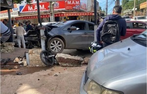 ACCIDENTE DE TRÁNSITO EN LUQUE: CONDUCTOR ABANDONÓ A NIÑOS DENTRO DEL VEHÍCULO - TVS
