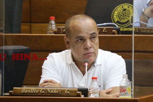 Basilio Núñez repudia maltrato a funcionaria indígena y promete su inclusión en plantilla permanente - El Trueno