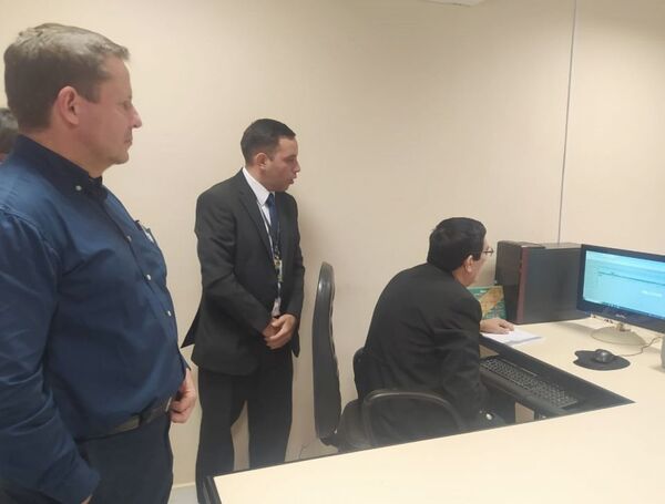 El Ministro Alberto Martínez Simón visitó la ciudad de Carmelo Peralta
