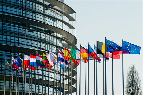 Bruselas prefiere "no especular" con si China impondr谩 aranceles de represalia a la UE - Revista PLUS