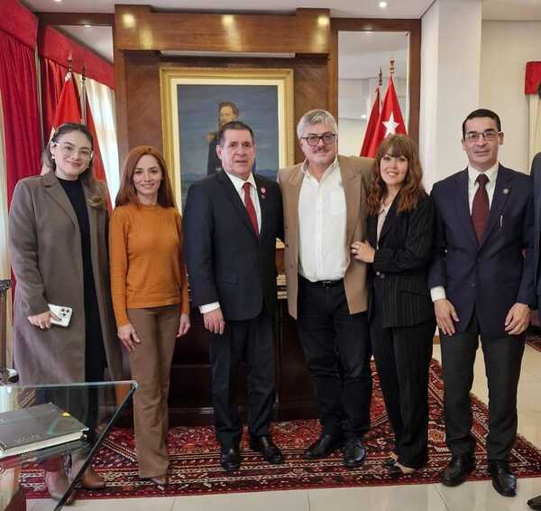 Iglesia y grupos pro vida y familia se reunieron con Horacio Cartes para tratar soberanía del Paraguay ante amenazas externas