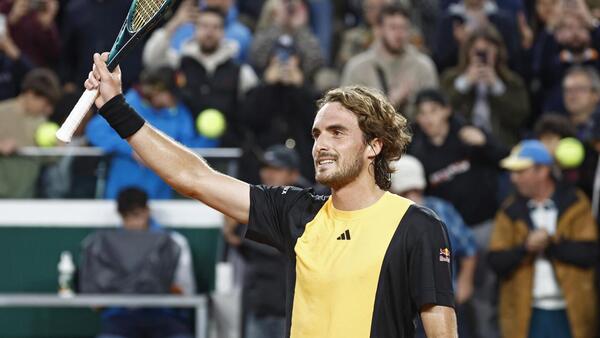 Tsitsipas jugará por séptima vez consecutiva los octavos en París