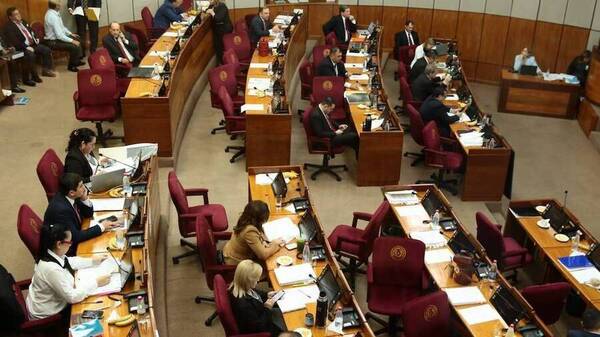 Buscarán sancionar a senador que denigró a funcionaria del Congreso