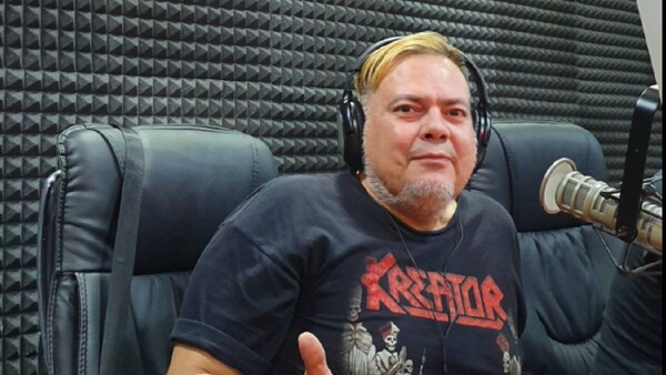 El locutor Fidel Martínez oñemose por ser ndaje “un maltratador”