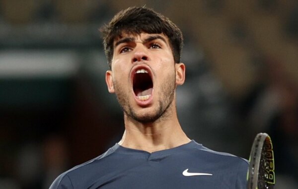 Versus / Alcaraz a octavos de Roland Garros tras gran partido contra Korda
