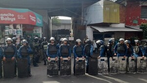 Incidentes durante procedimiento anticontrabando en el Mercado 4