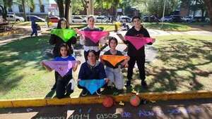 Jóvenes organizados de Encarnación exigen protección de los derechos de niñas, niños y adolescentes - Política - ABC Color