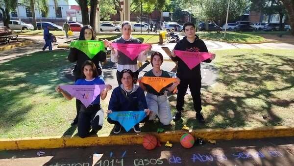 Jóvenes organizados de Encarnación exigen protección de los derechos de niñas, niños y adolescentes - Política - ABC Color