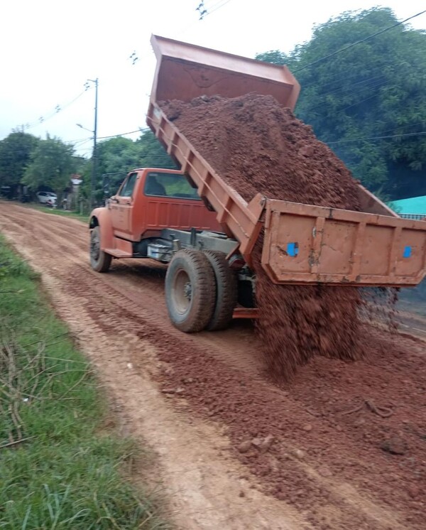 Mejoras de caminos vecinales beneficia a comunidades del departamento Central - .::Agencia IP::.